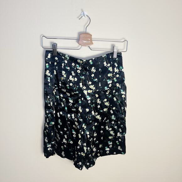 Massimo Dutti Women Silk Blend Black Floral Shorts Size 4 New - Picture 3 of 8
